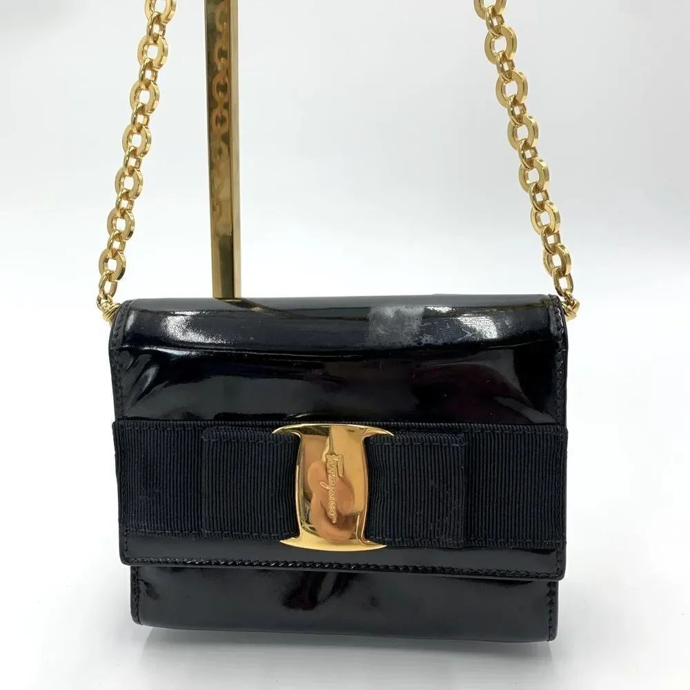 Auth Salvatore Ferragamo Black Patent Leather Wallet on Chain Vara Bow Crossbody